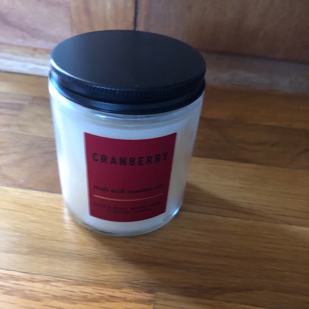 Bath & Body Works Cranberry candle